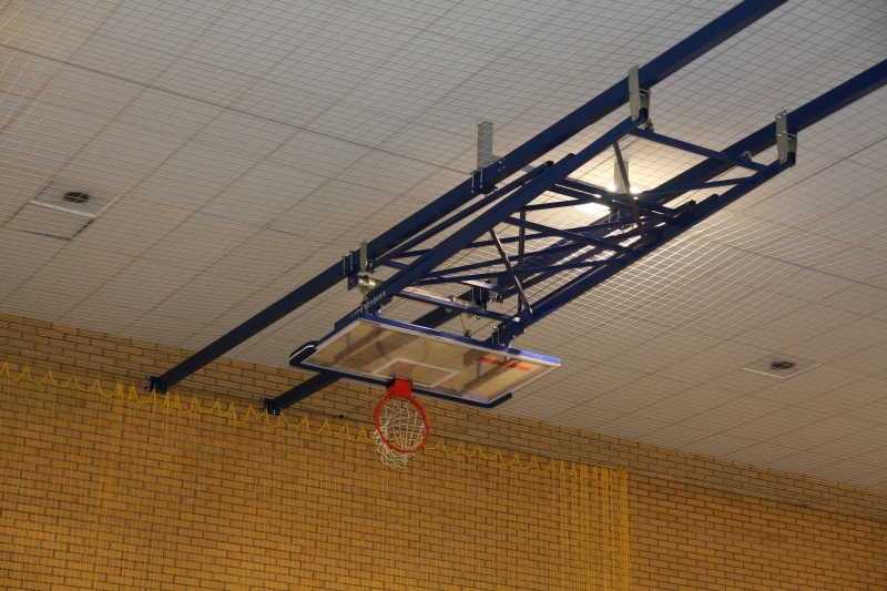 Basketbalová konštrukcia závesná, diaľkovo ovládaná cez elektromotor, skladanie vzad