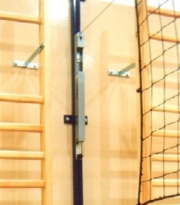 Viacúčelové stĺpy na volejbal s uchytením o stenu
