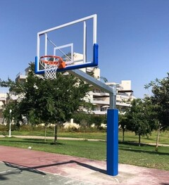 Jednostĺpová basketbalová konštrukcia Heavy Duty, pre tabuľu 105x180 cm,dĺžka ramena 2,25 m, namontovaná v puzdre, profil 150x150x4 mm