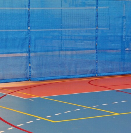 Deliaci záves polopriehľadný