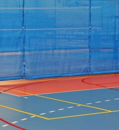 Deliaci záves polopriehľadný