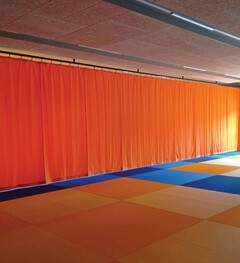 Deliaci záves nepriehľadný