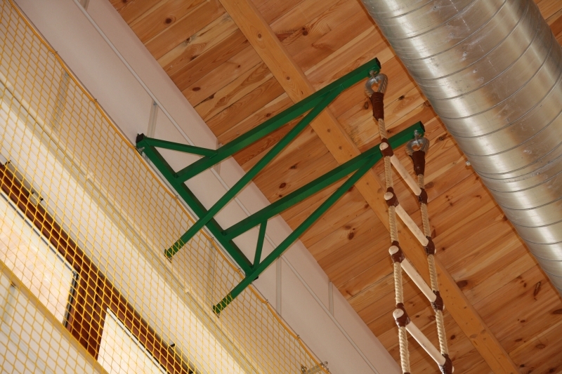 Konštrukcia na ukotvenie lanového rebríka