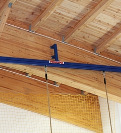 Konštrukcia s uchytením o stenu na uchytenie lán, rebríkov a gymnastických kruhov