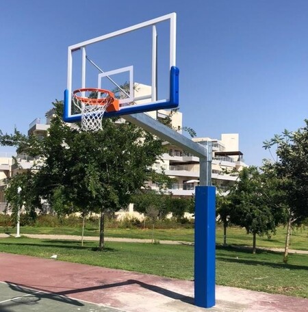 Jednostĺpová basketbalová konštrukcia Heavy Duty, pre tabuľu 105x180 cm,dĺžka ramena 1,65 m, namontovaná v puzdre, profil 150x150x4 mm