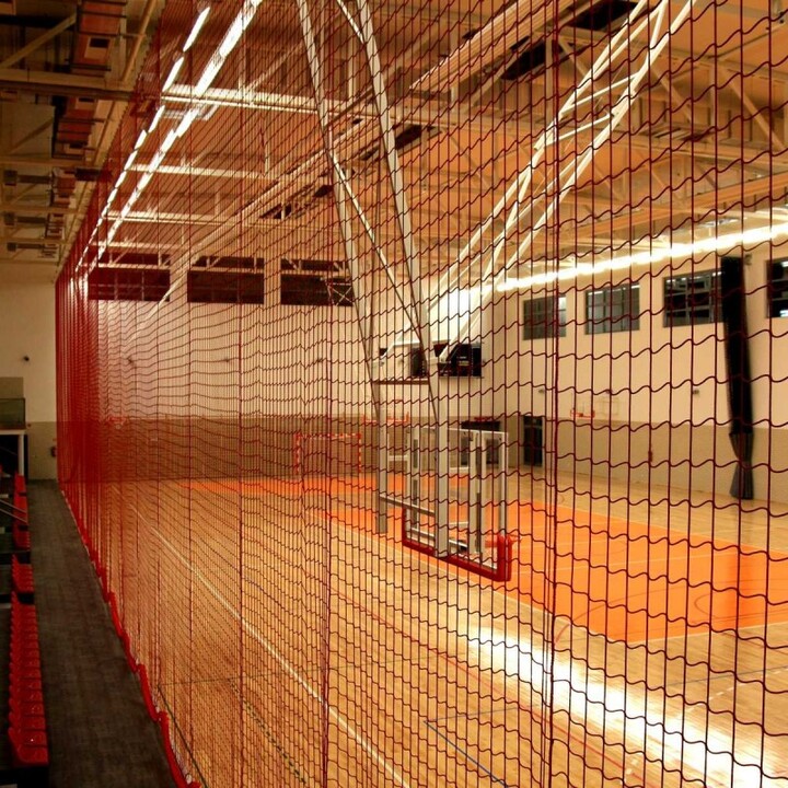 Ochranné siete (lapače lôpt) vyrobené z mäkkého polypropylénu bez uzlov, s hrúbkou väzby 3 až 5 mm a rôznymi veľkosťami ôk